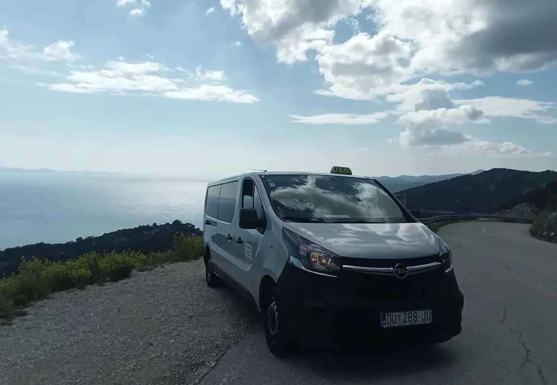 Kombi vozilo za grupne transfere