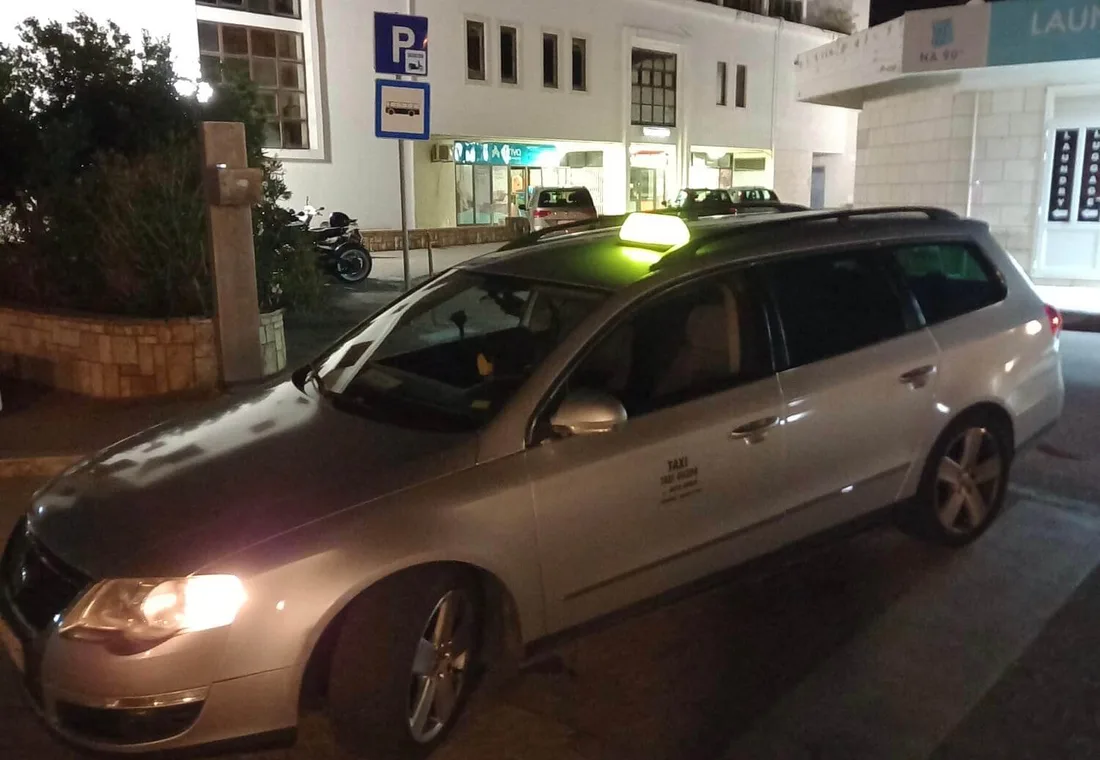 Taxi vozilo za večernje transfere